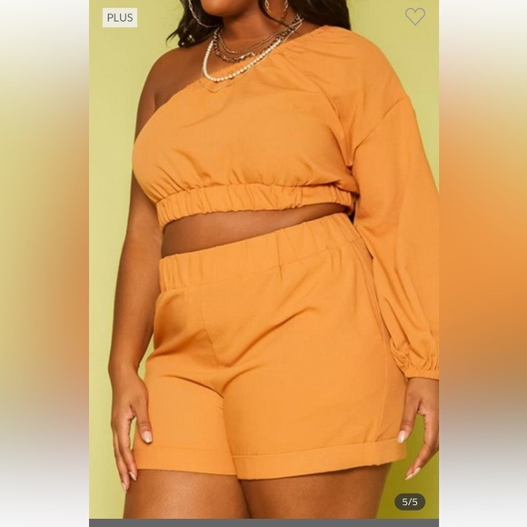 Short Set - Picture 2 of 4